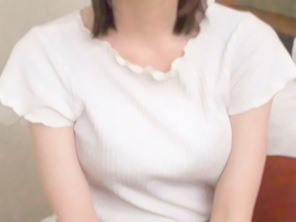 白衣姿の美人店主にギンギンな秘部を見つめられながら自ら手を動かす噂のメンズケア